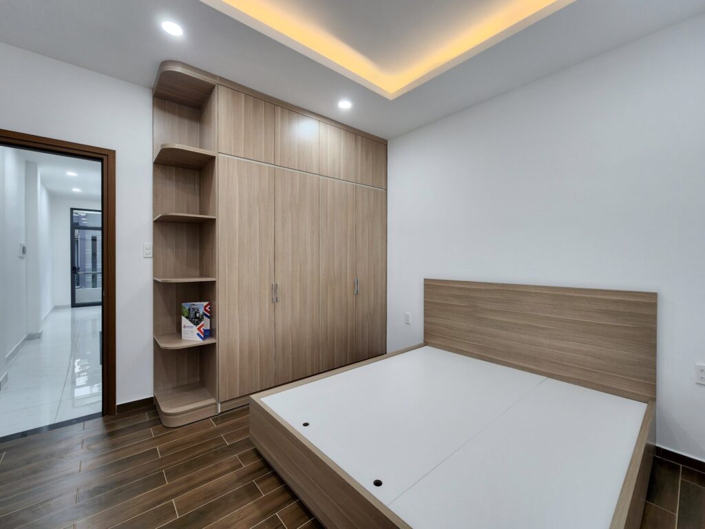 Phòng ngủ lầu 2 thi công đồ nội thất gỗ đồng nhất theo toàn bộ tổng thể