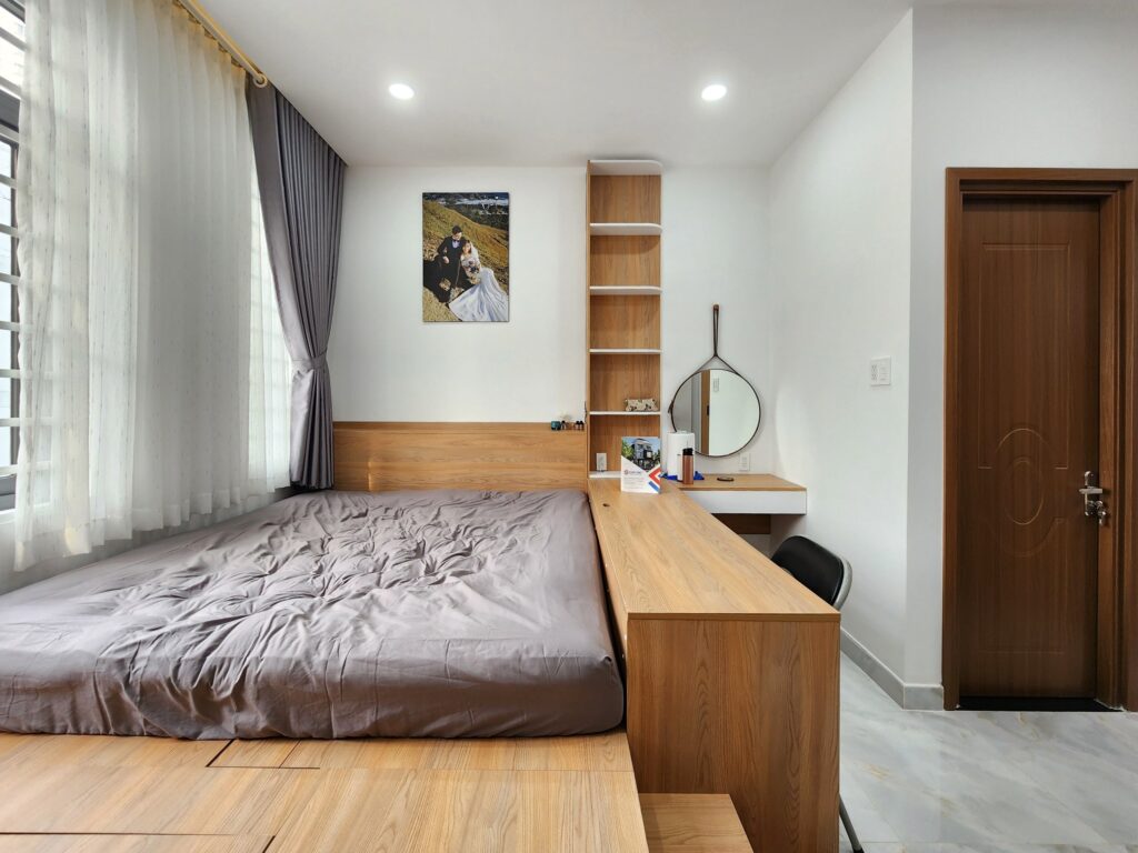 Thiết kế giường gỗ kết hợp với nhiều tiện ích thông minh như : bàn làm việc, kệ tủ để vật dụng thông minh