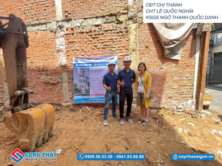 Chủ đầu tư cùng đội ngũ Song Phát trong buổi khởi công định vị công trình
