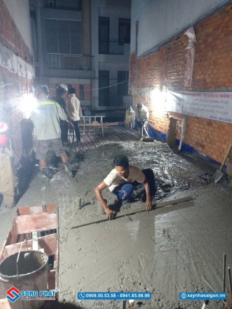 06/11 Đổ bê tông sàn lầu 1