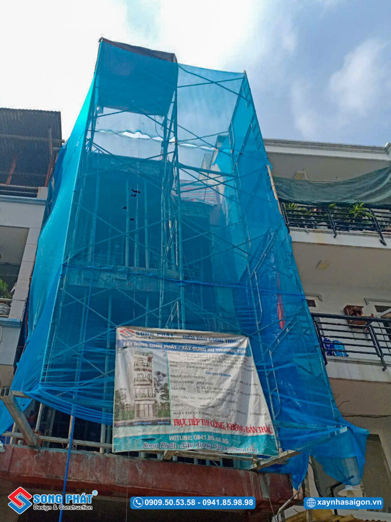 23/11 Mặt tiền công trình trong quá trình thi công