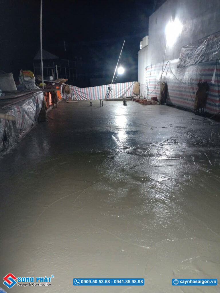 23/11 Đổ bê tông sàn lầu 3
