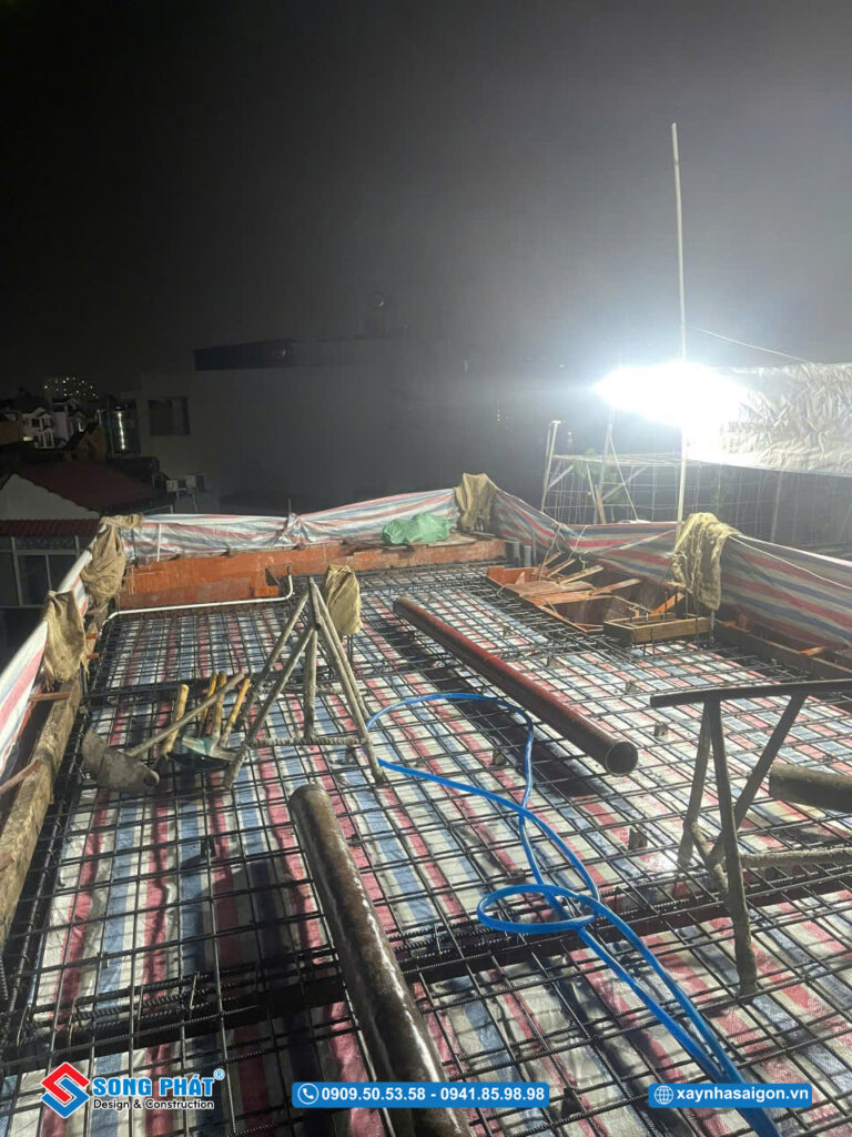 1/12 Hoàn thiện đi thép sàn sân thượng