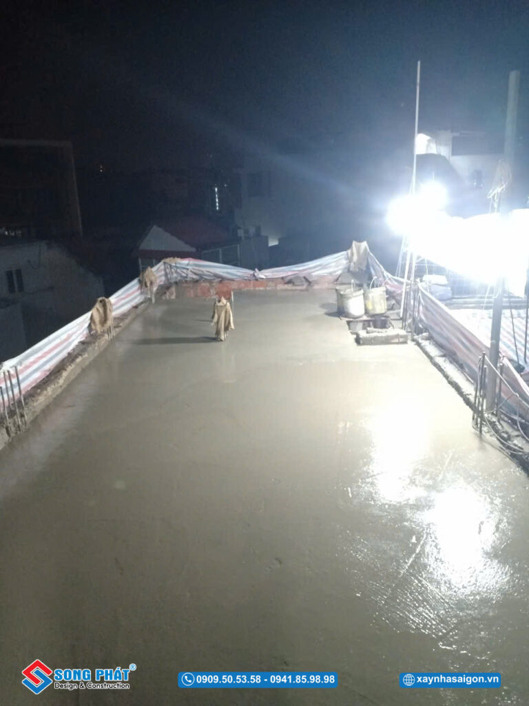 1/12 Đổ bê tông sàn sân thượng