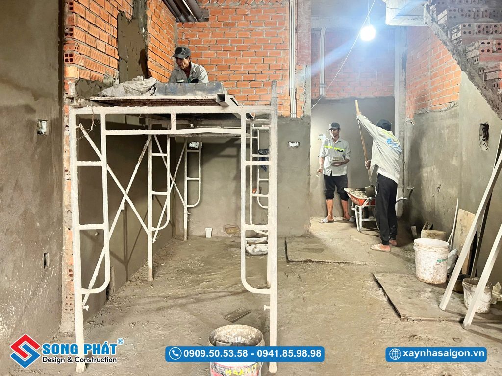 25/06 Thi công tô tường tầng trệt