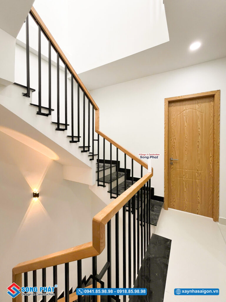 Cầu thang được thiết kế tinh giản, hiện đại