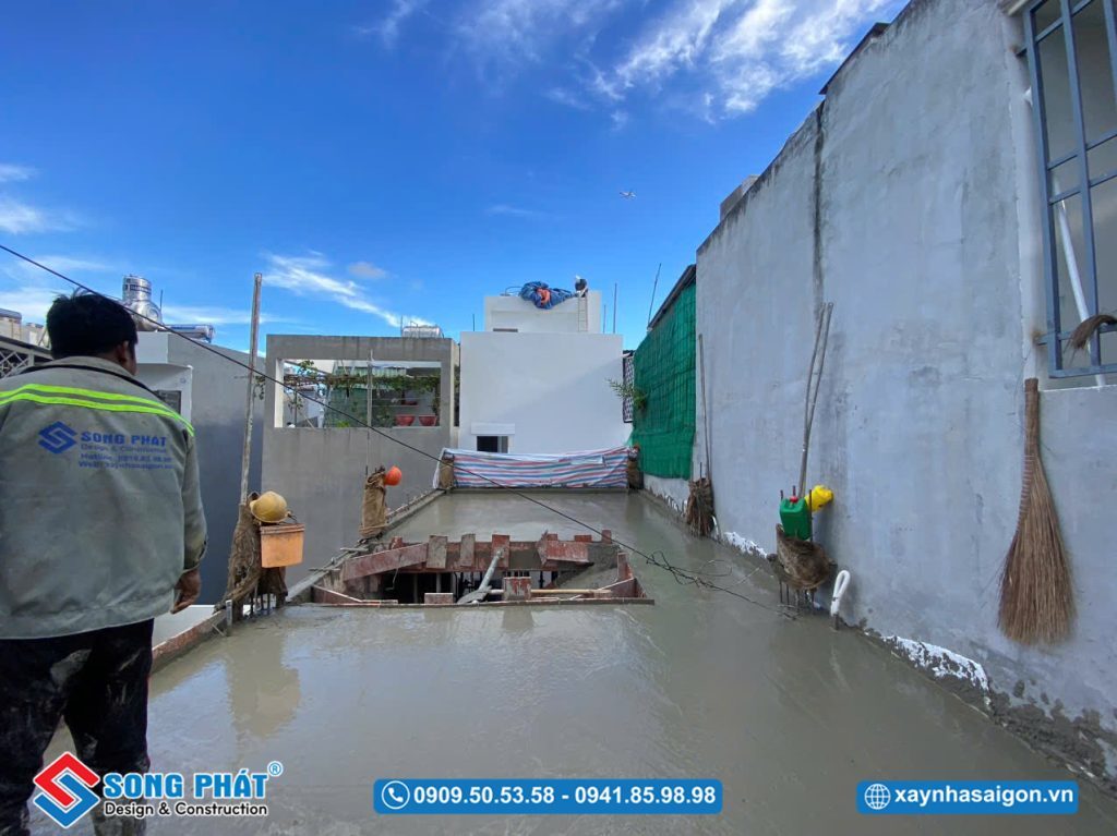 Đổ bê tông sàn sân thượng
