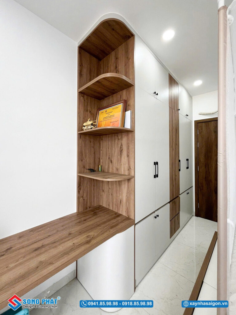 Tủ quần áo thiết kế gọn gàng, tối ưu không gian lưu trữ.