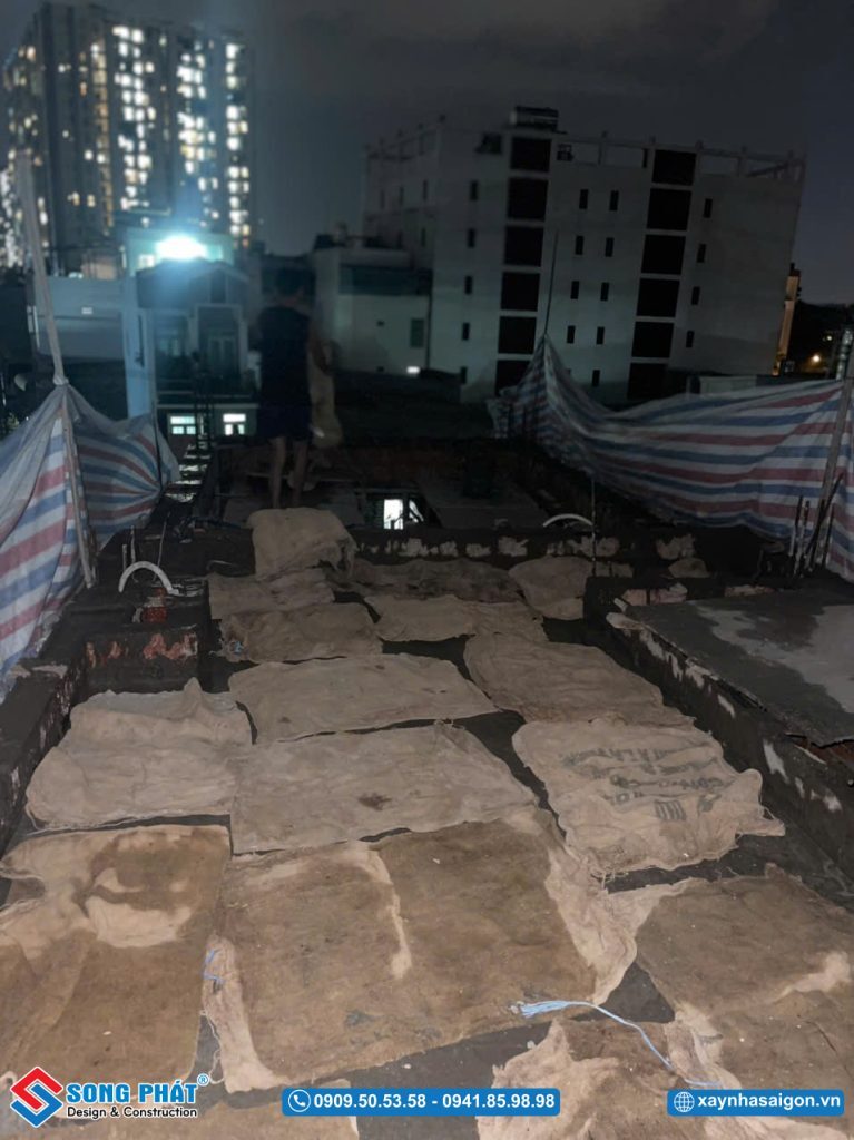 Bao che, tưới ẩm bảo dưỡng bê tông sàn