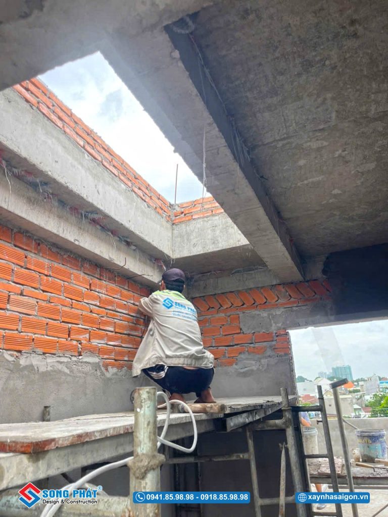 31/07 Tô tường trong nhà sân thượng