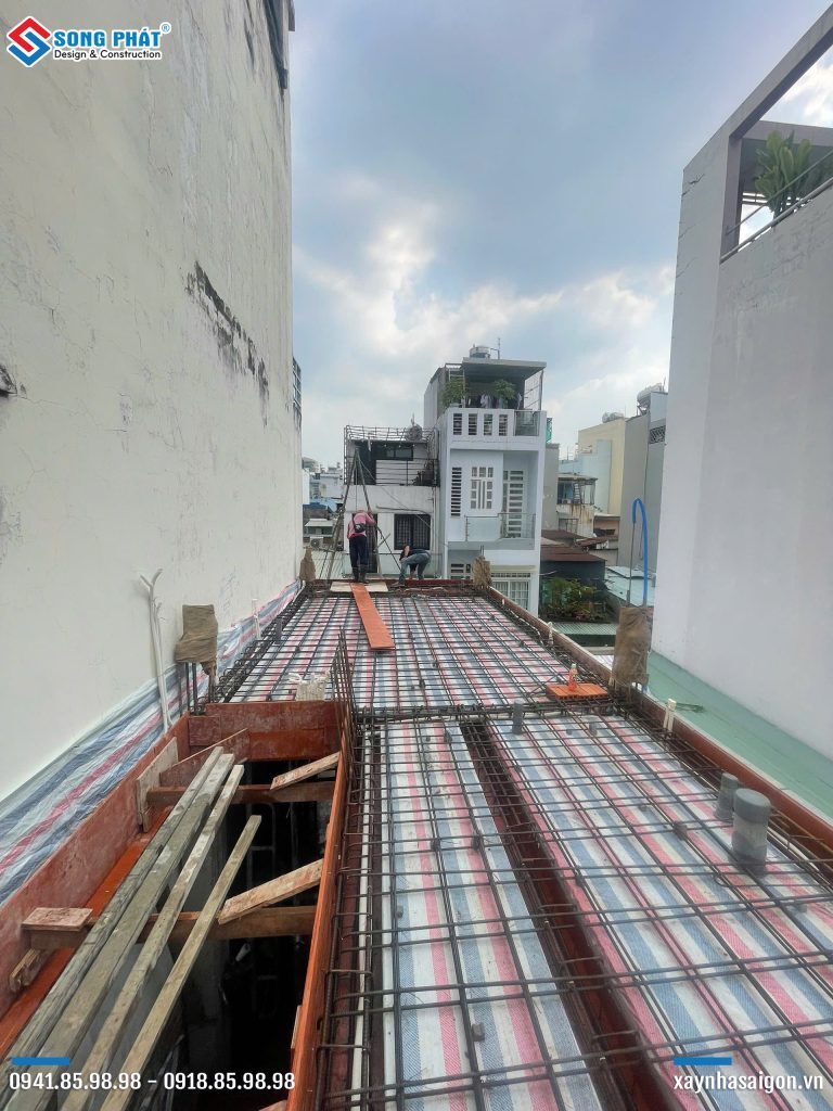 06/12 Hoàn thiện đi thép sàn lầu 2