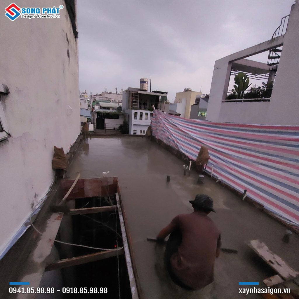 Đổ bê tông sàn sân thượng
