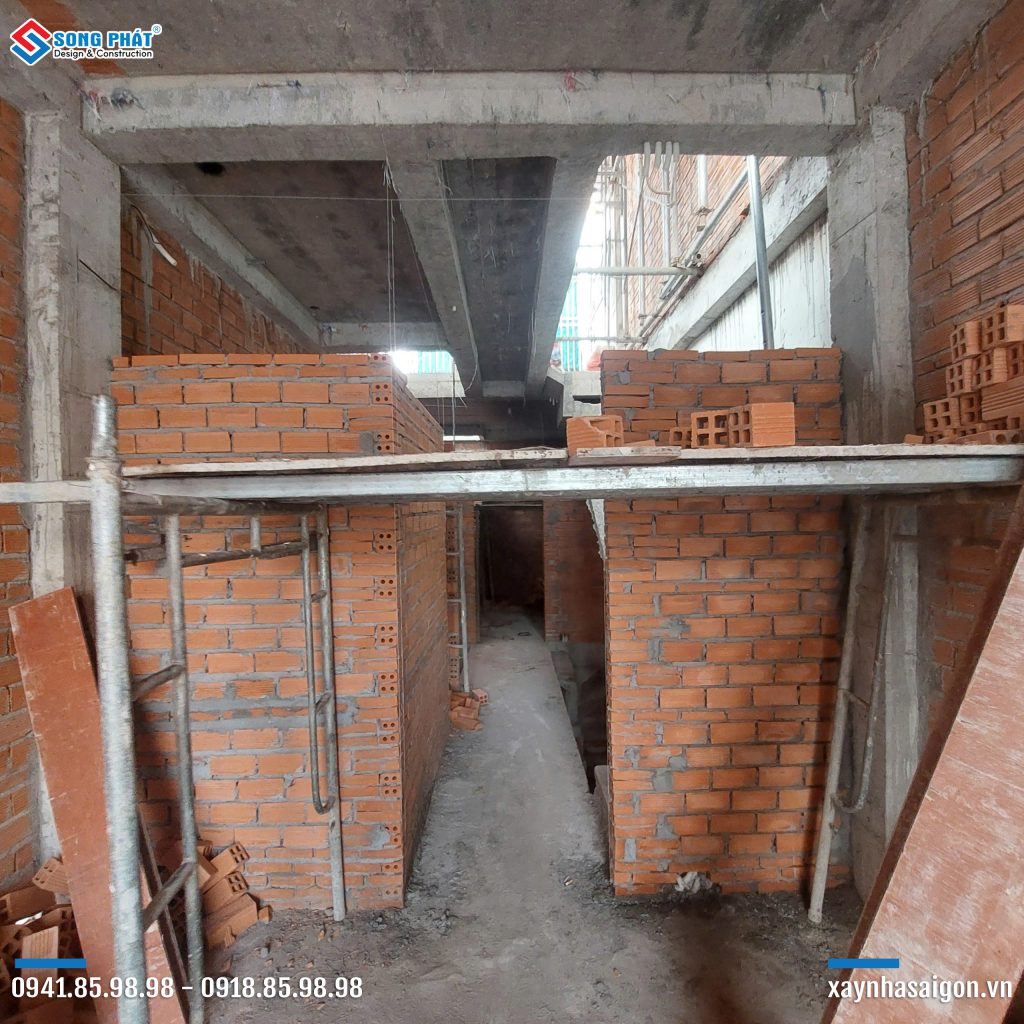 26/01 Xây tường ngăn lầu 2