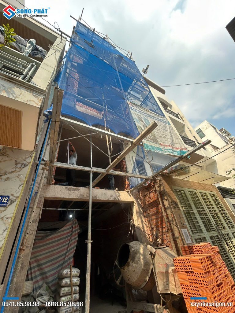 Mặt tiền nhà anh Ngàn đang thi công