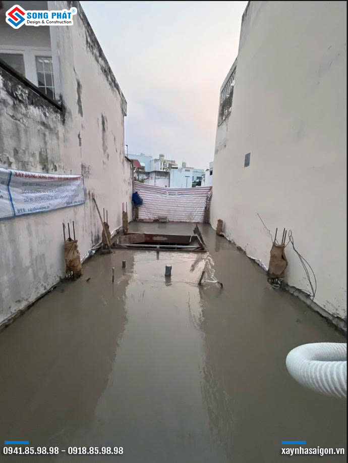 Đổ bê tông sàn lầu 2