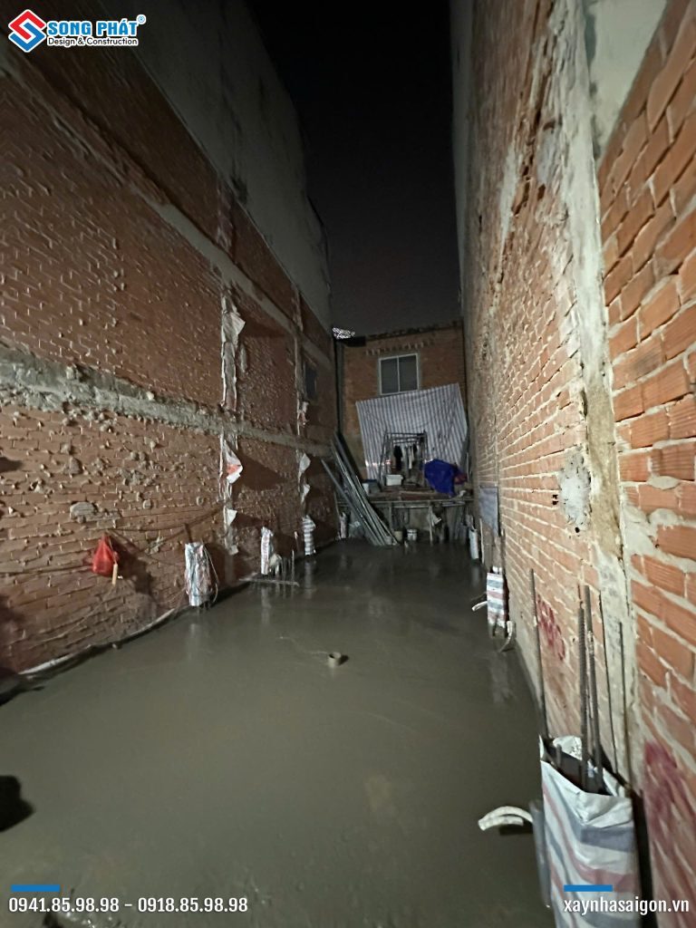 13/12 Đổ bê tông móng – sàn trệt