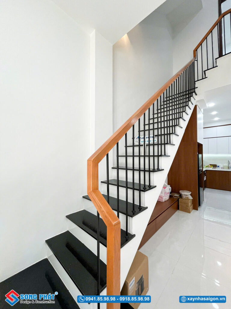 Thiết kế cầu thang dọc nhà giúp tối ưu diện tích 