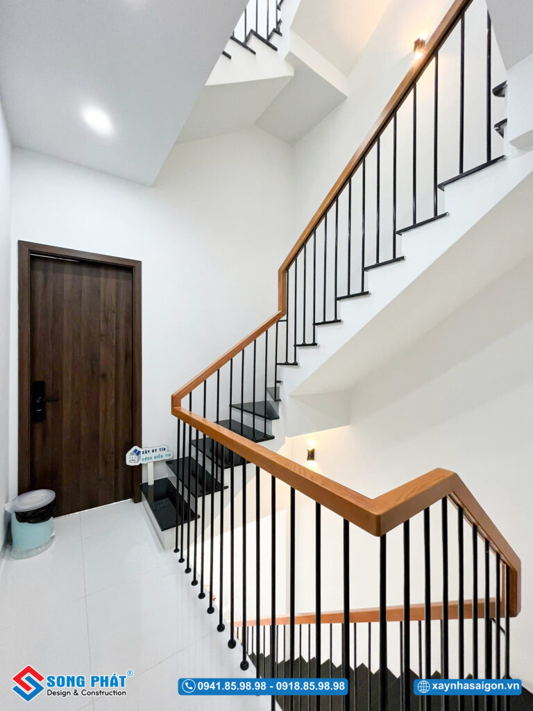 Lối ra sảnh thang dẫn đến các phòng ngủ 