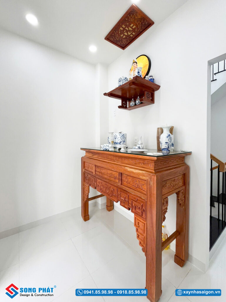 Không gian thờ trang nghiêm, ấm cúng giữ trọn nét truyền thống trong tổ ấm