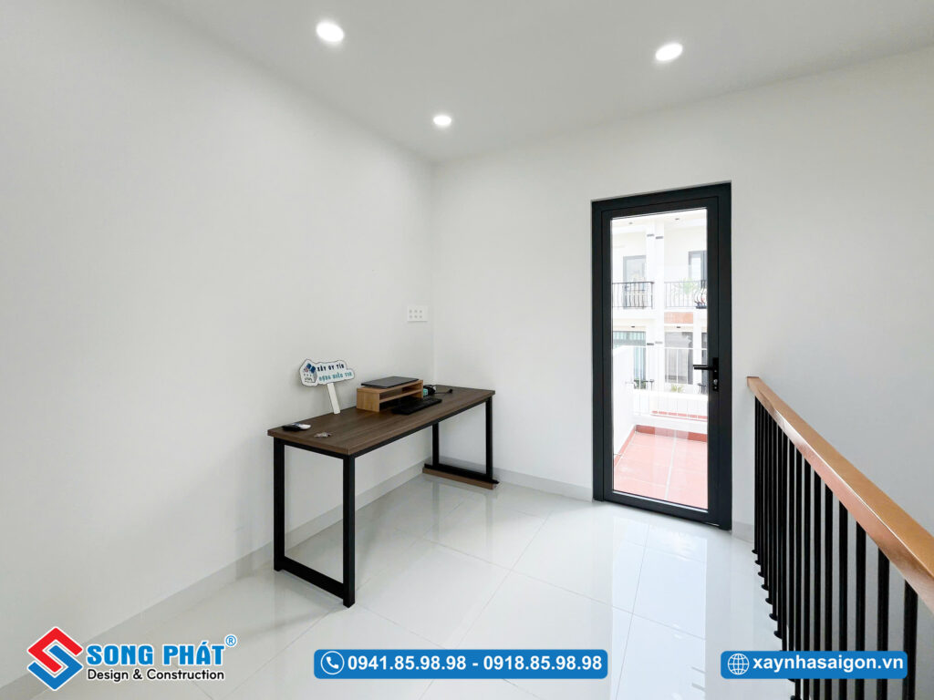 Sảnh thang lối ra sân thượng 