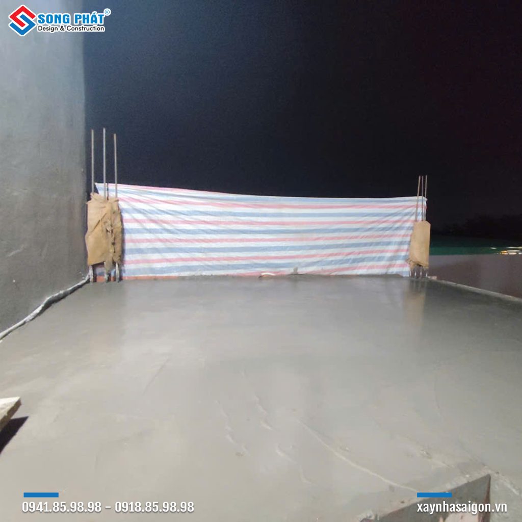 Đổ bê tông thép sàn lầu 2