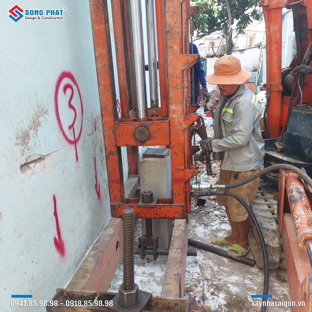 01/12 Thi công ép cọc tải