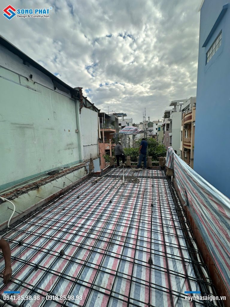 03/02 Hoàn thiện đi thép sàn lầu 2