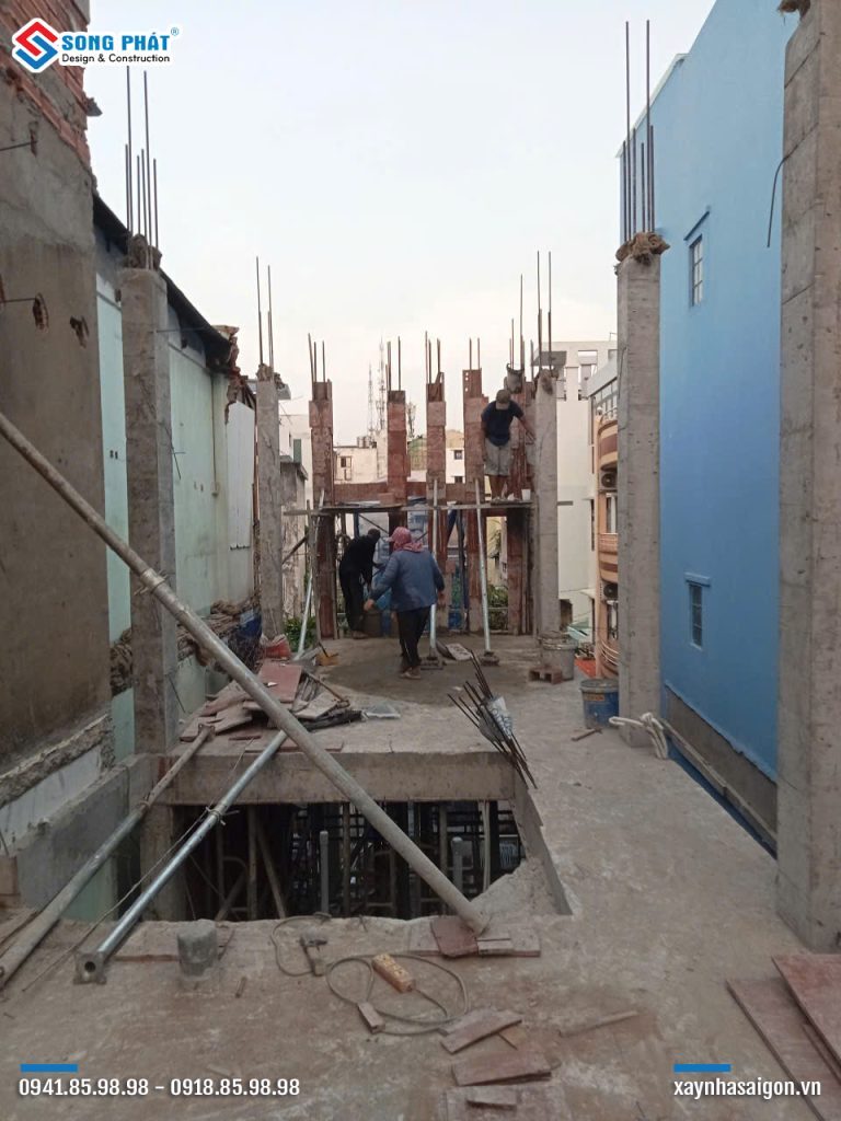 03/03 Đổ bê tông cột lầu 2