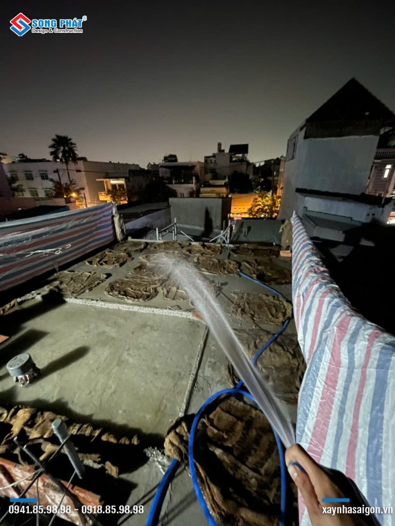 Bao che, tưới ẩm bảo dưỡng bê tông sàn