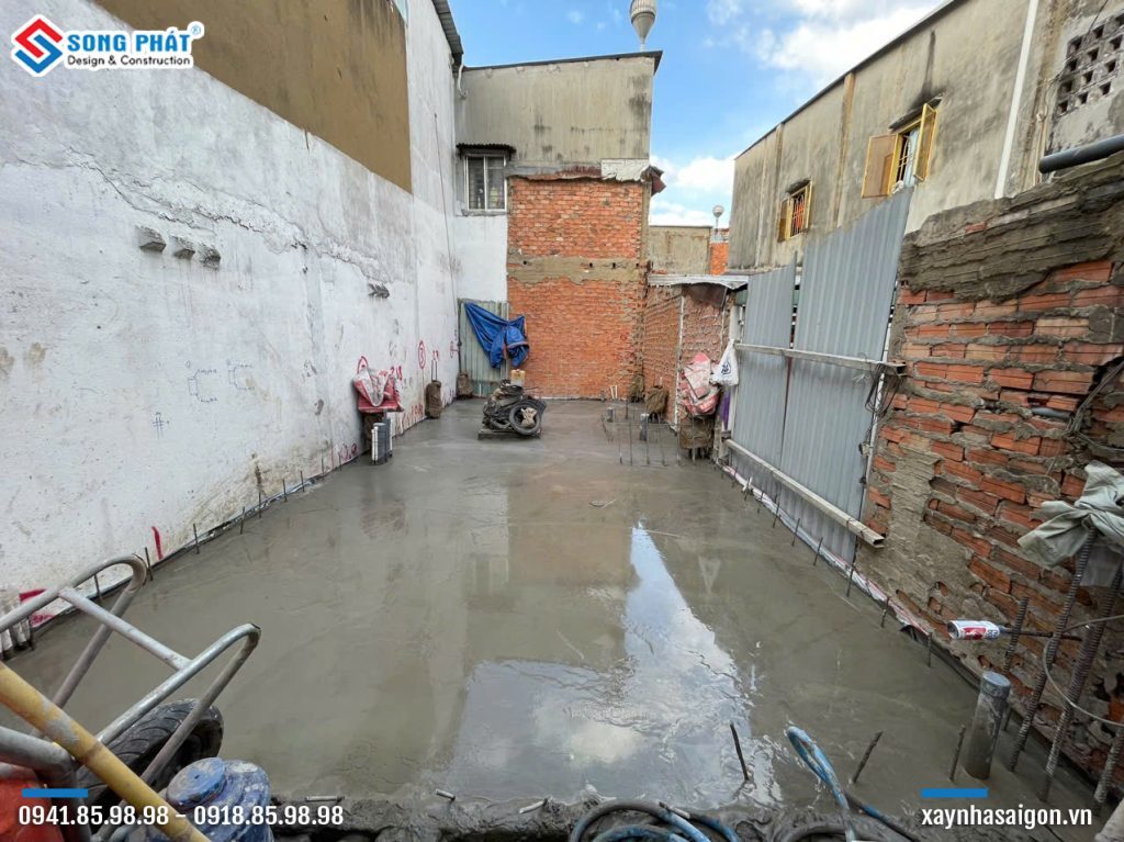 Đổ bê tông móng – sàn trệt