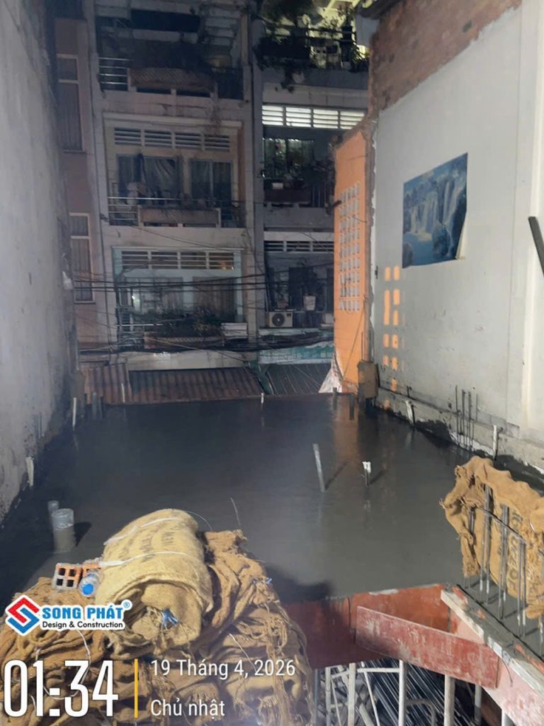 19/04 hoàn thiện đổ bê tông sàn lầu 1